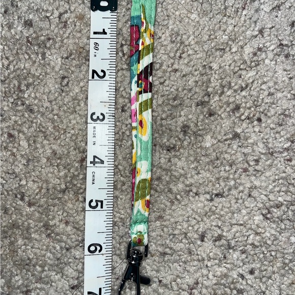 Set of 4 Vera Bradley bags with a variety of sizes - Picture 16 of 16